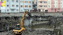 25.7.2018 - demolice olomouckého mostu přes Moravu u Bristolu.