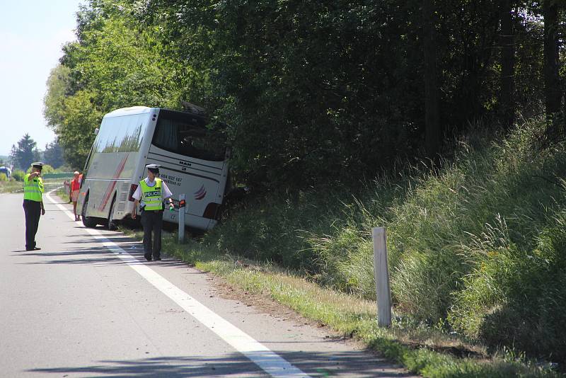 Nehoda autobusu u Nasobůrek