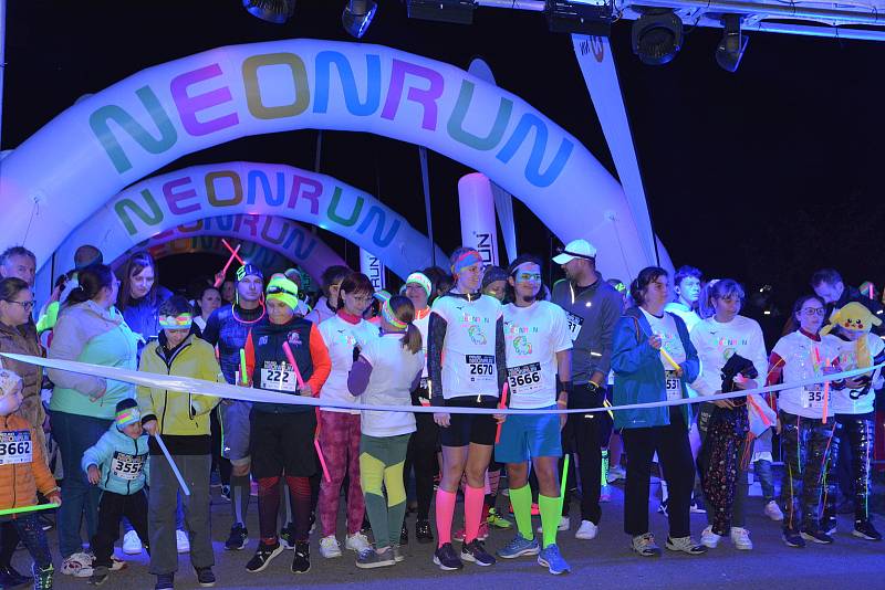 Na start letošního ročníku olomouckého Neon Run dorazilo dva tisíce účastníků.