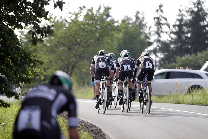 Cyklisté na závodu Czech Cycling Tour absolvovali úvodní týmovou časovku v okolí Uničova