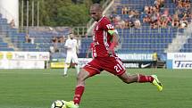 Olomoučtí fotbalisté (v červeném) remizovali se Slováckem 0:0 Michal Vepřek