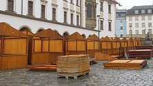 Stavba adventních stánků v centru Olomouce, 4. listopadu 2022