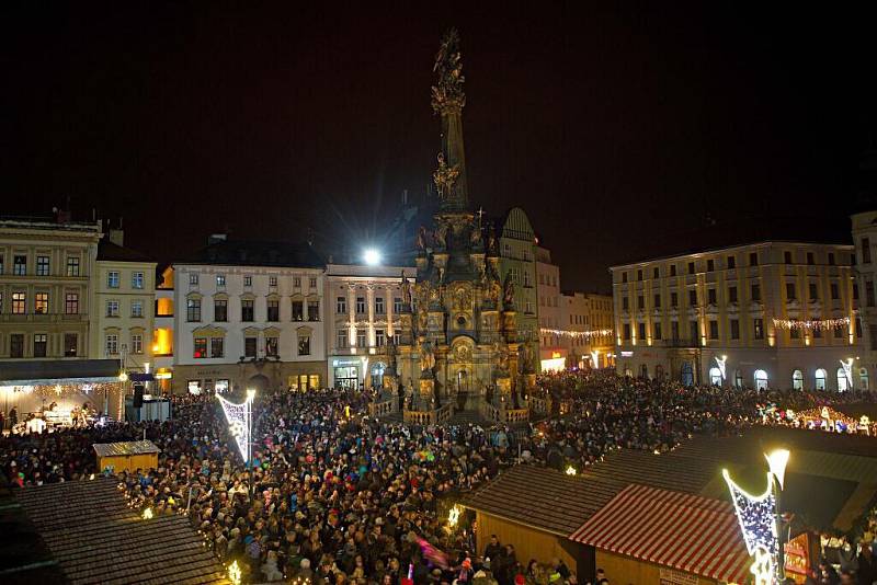 Rozsvěcení vánočního stromu v Olomouci. Dostal jméno Kryštůfek