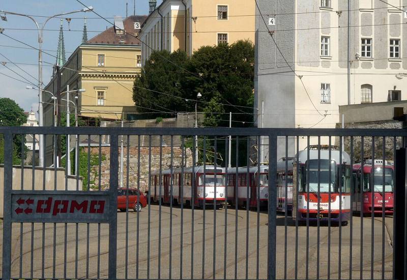 Tramvajová vozovna DPMO v Koželužské ulici
