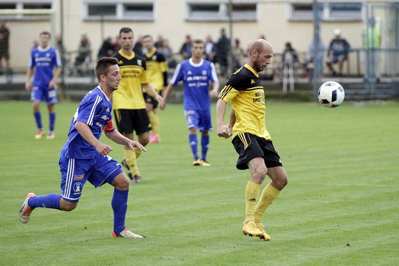 Nové Sady pořádaly memoriál Jiřího Brücknera k uctění památky zesnulého funkcionáře, zvítězil B-tým Sigmy Olomouc. FK Nové Sady – SK Sigma Olomouc B. Tomáš Režný (u míče).