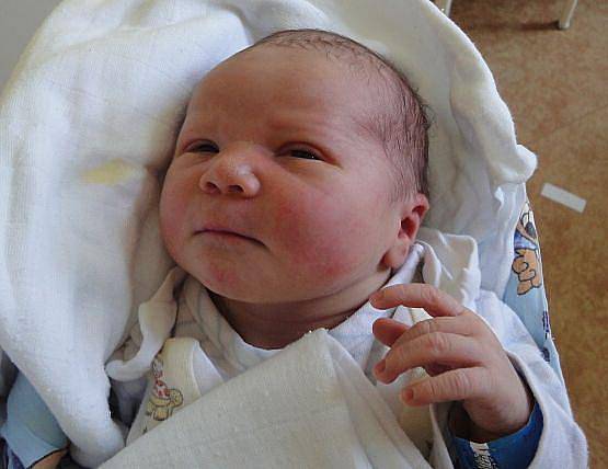 Adam Drábek, Doloplazy, narozen 11. května v Olomouci, míra 52 cm, váha 3620 g
