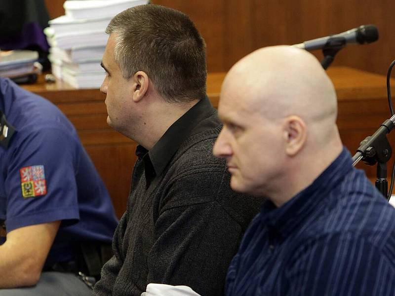 Hlavním míchačům metanolové směsi Rudolfu Fianovi (vpravo) a Tomáši Křepelovi (vlevo) Vrchní soud v Olomouci v roce 2015 potvrdil doživotní tresty