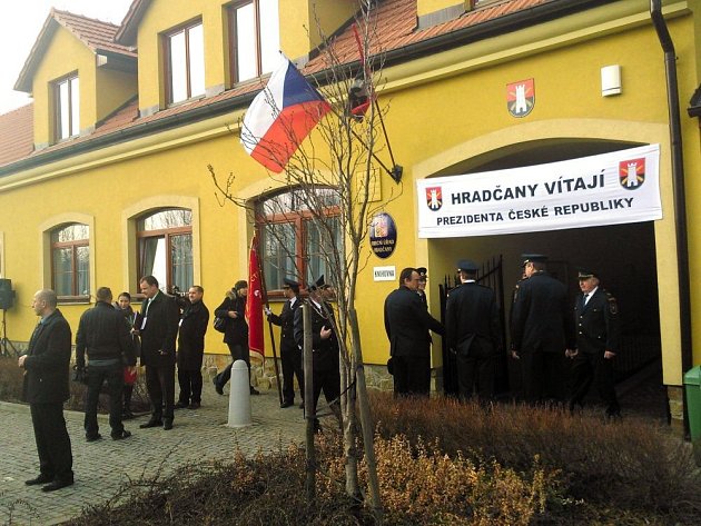 Hradčany čekají na příjezd prezidenta