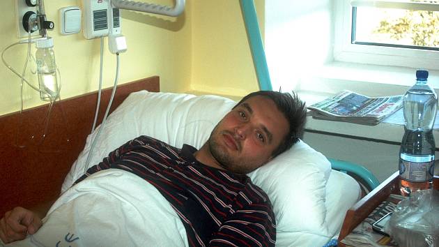 Fotbalista Petr Ullmann, kapitán Jesence, skončil po utkání ve Smržicích kvůli kolapsu v závěru v nemocnici.