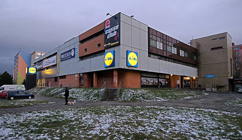 Obchodní dům TIMPO a nová prodejna Lidl na třídě Svornosti v Olomouci. 13. ledna 2021