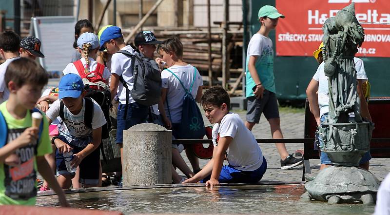 Arionova kašna na Horním náměstí v Olomouci jako vítané osvěžení v tropických vedrech. 25.6:2019