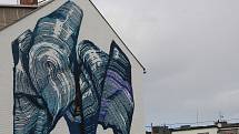 Štítovou zeď domu v Koželužské ulici v Olomouci proměnil rakouský umělec Skirl. Září 2022