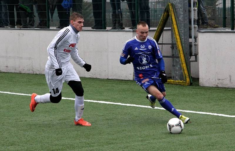 Sigma Olomouc (v modrém) v přípravě proti HFK Olomouc