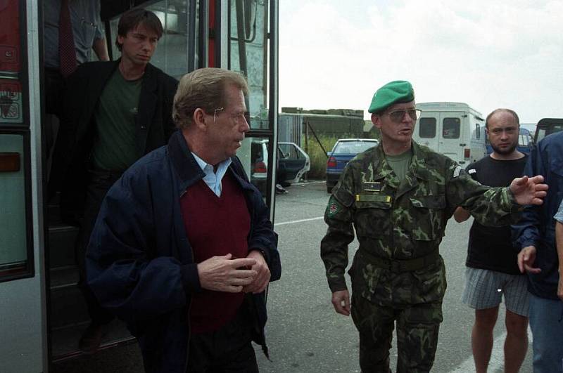 Olomouc, 10. července 1997. Prezident Havel na návštěvě v zatopeném městě