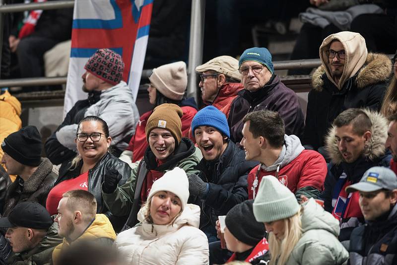 Fanoušci na Andrově stadionu při zápase české reprezentace proti Faerským ostrovům