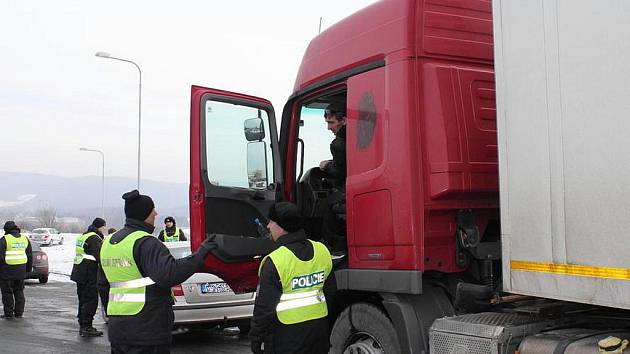 Policie při akci Tranzit v Olomouckém kraji zkontrolovala přes tisícovku osob