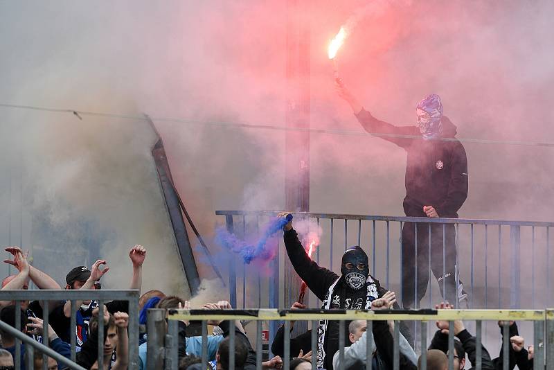 Utkání 29. kola první fotbalové ligy: Sigma Olomouc - Baník Ostrava, 24. dubna 2021 v Olomouci. Fanoušci Baníku.