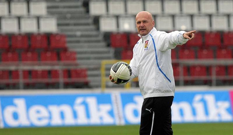 Trénink české fotbalové reprezentace na Andrově stadionu v Olomouci: kouč Michal Bílek