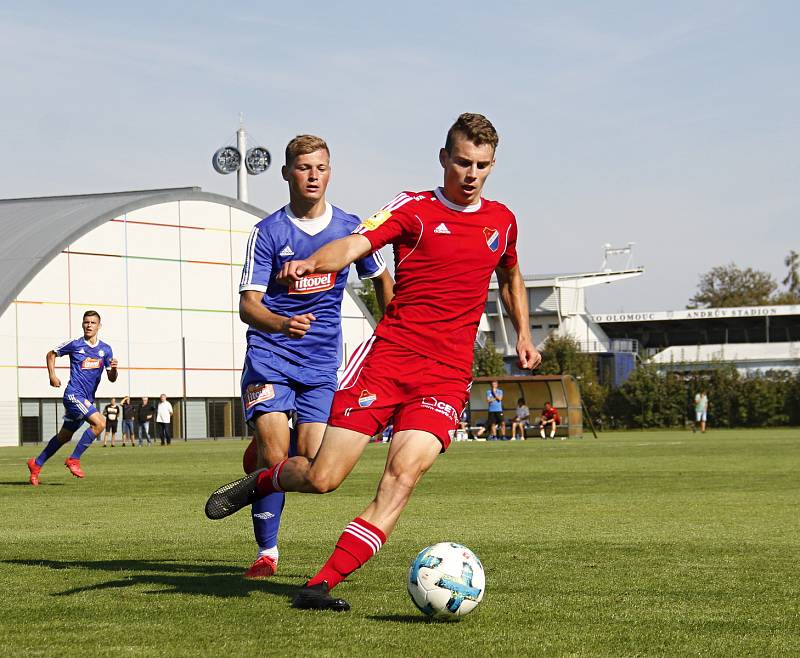 Sigma (v modrém) deklasovala Baník 6:0.