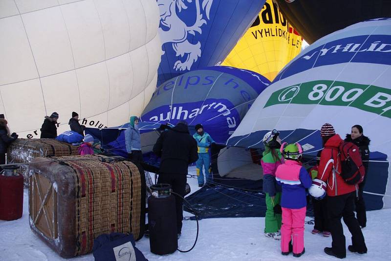 Na čtyři desítky balonových výprav se zúčastnily 7. ročníku Hanneshof Hot-air Balloon Trophy v rakouském Filzmoosu. Nechyběly ani české týmy, hned dva balony do Alp přivezl Libor Staňa ze společnosti Balony.eu z Břestku na Uherskohradišťsku.