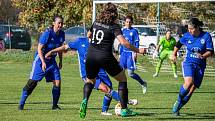 Fotbalistky Sigmy (v modrém) prohrály v Drahlově s Hradcem Králové 1:2.