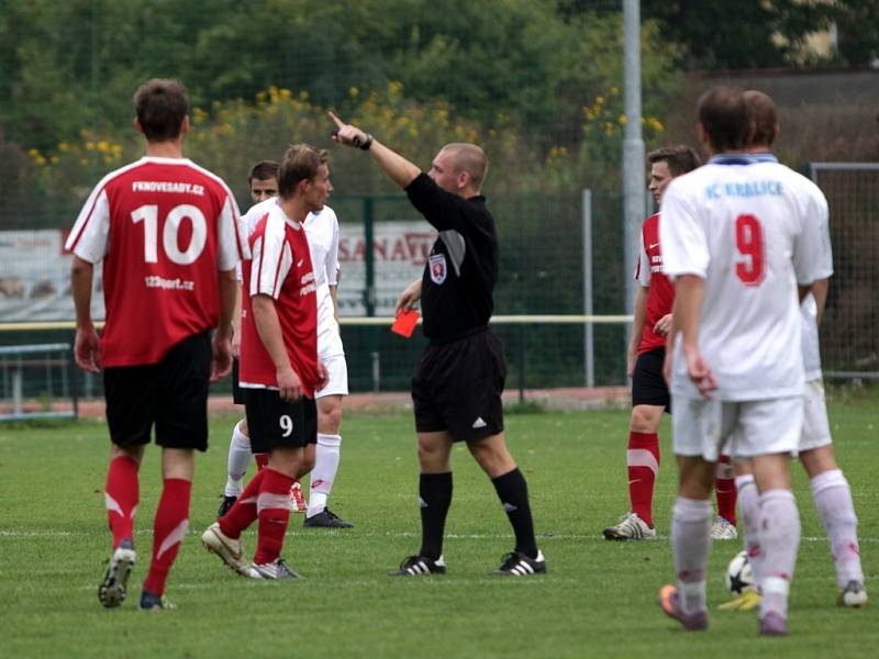 Fotbalisté Nových Sadů (v červeném) vs. Kralice na Hané