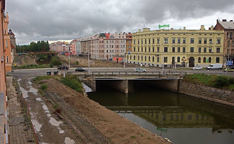 Most přes Moravu na Masarykově třídě v Olomouci