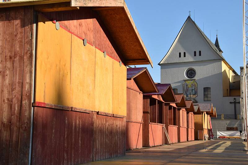 Některé stánky na Dolním a Horním náměstí v Olomouci otevřou už o tomto víkendu, kdy se konají Svatomartinské hody
