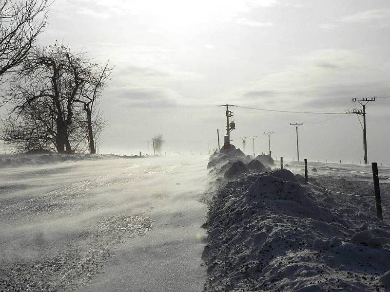 Cesta z Hraničních Petrovic do Jívové. 5.2.2012. Foto: Jan Zdařil 