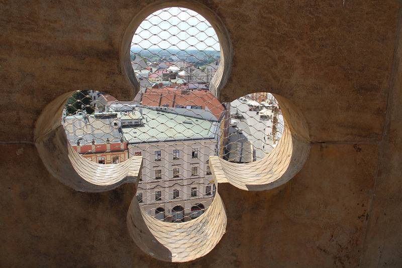 Z ochozu radniční věže v Olomouci se nabízejí krásné pohledy na město.