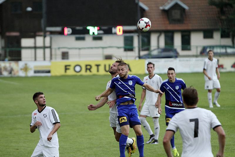 Fotbalisté HFK Olomouc (v bílém) porazili Frýdek-Místek 2:0