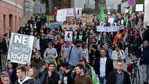 Veřejný protest proti stavbě Šantovka Tower v Olomouci v říjnu 2013