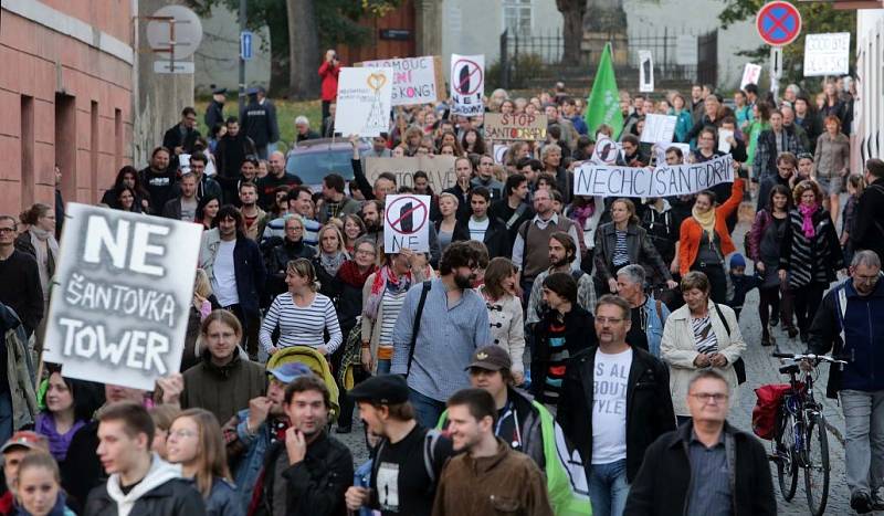 Veřejný protest proti stavbě Šantovka Tower v Olomouci v říjnu 2013