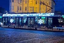 Vánočně vyzdobená tramvaj typu EVO