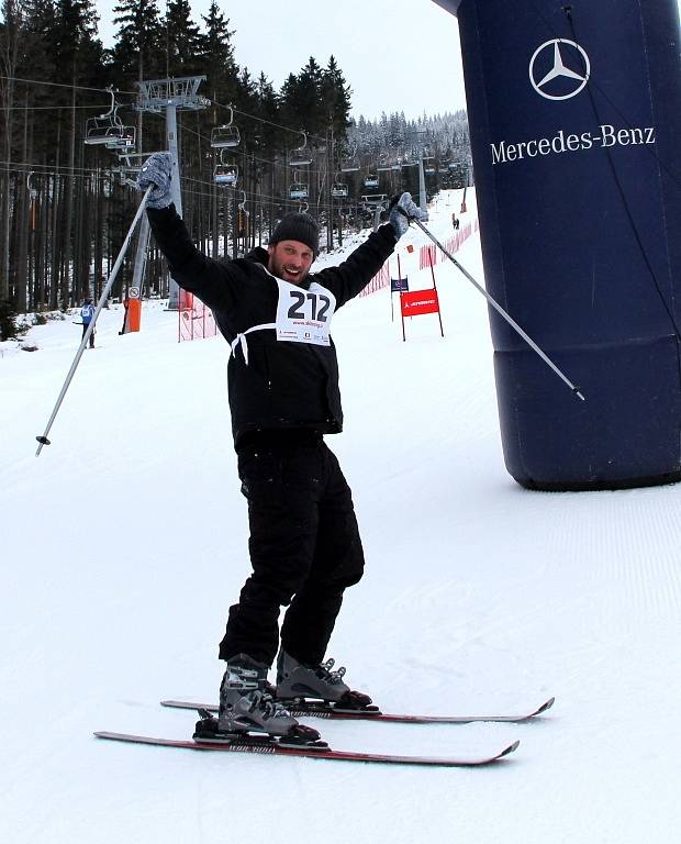 Ve Ski areálu Dolní Morava se v sobotu konal poslední podnik ze čtyřdílného seriálu rodinných závodů ve slalomu Ski4fun Cup 2013. Na vlastní kůži jej zakusil i editor Olomouckého deníku Martin Dostál.