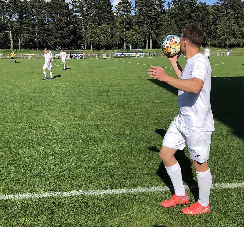 FK Šternberk - FK Medlov 3:2, Šternberk slaví postup do divize