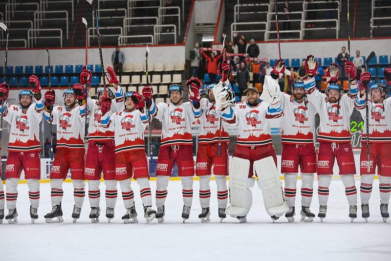 Hokejisté Olomouce slaví vítězství 4:0 nad HC Sparta Praha.
