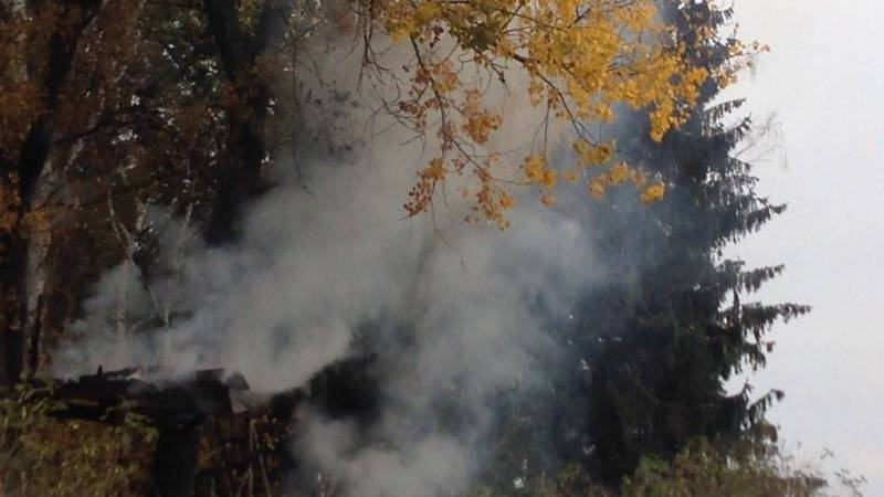 Požár stromu a posedu u Křelova.