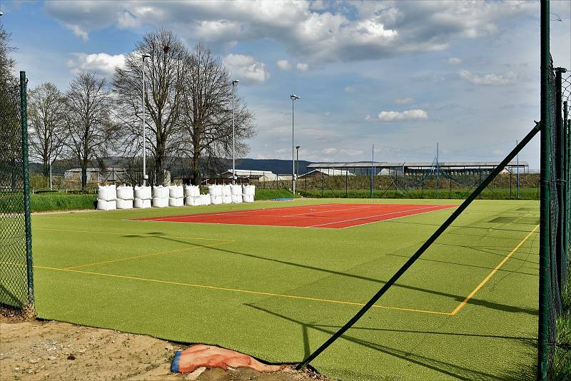 Multifunkční hřiště v areálu Sportovního klubu Šumvald