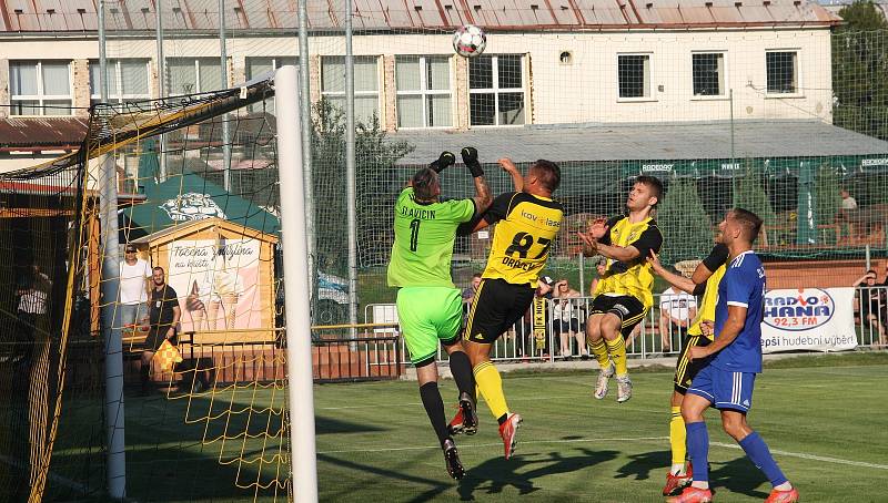 Fotografie ze zápasu 1. kola divize E mezi celky FK Nové Sady a FC TVD Slavičín