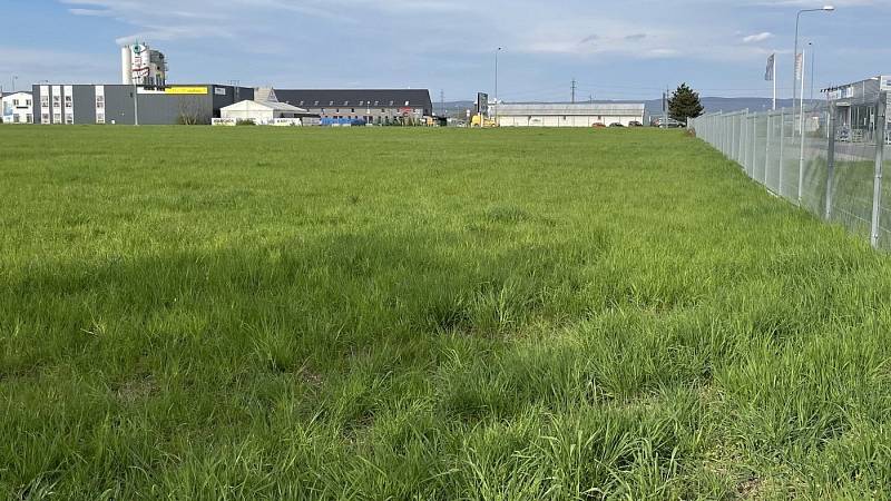 Pozemky v Olomouci-Holici, kde společnost Lidl zamýšlí postavit prodejnu, parcely již koupila. 4. května 2021