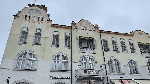 Město Litovel se pustilo do oprav 18 pokojů v části Záložny na náměstí Přemysla Otakara, 25. dubna 2022