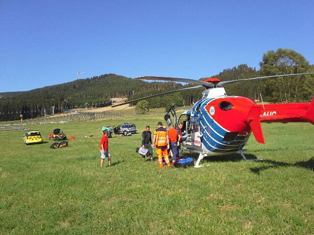 Na Dolní Moravě se zřítil paraglidista