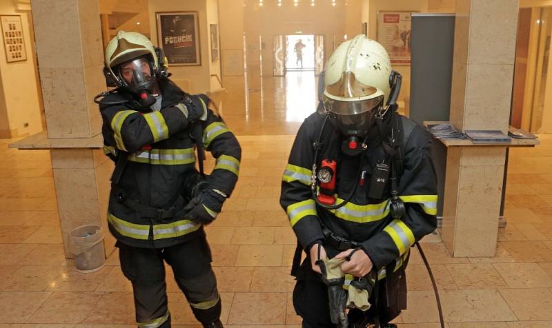 Cvíčení HZS Olomouckého kraje – požár v Moravském divadle Olomouc