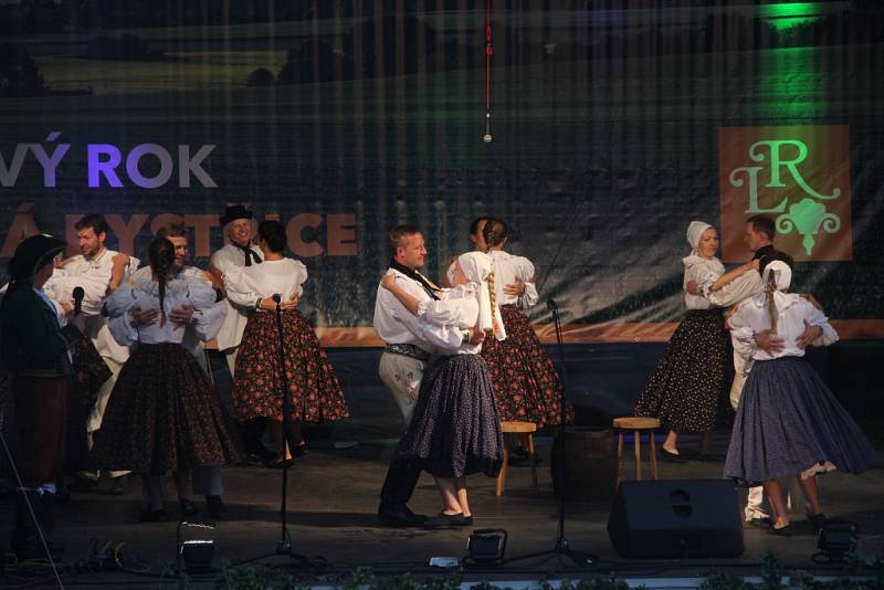 Ve Velké Bystřici se koná 28. ročník mezinárodního folklorního festivalu Lidový rok