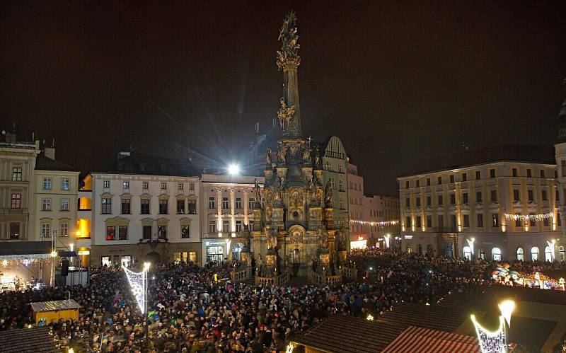 Rozsvěcení vánočního stromu v Olomouci. Dostal jméno Kryštůfek