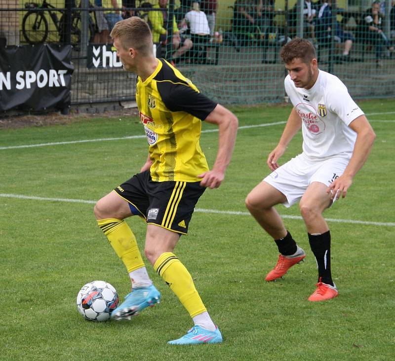 Fotografie ze zápasu 23. kola Divize E mezi celky FK Nové Sady a FC Strání