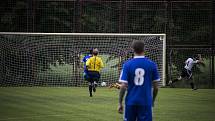 Fotbalisté Dubu nad Moravou (v bílém) porazili Lipovou 3:0.