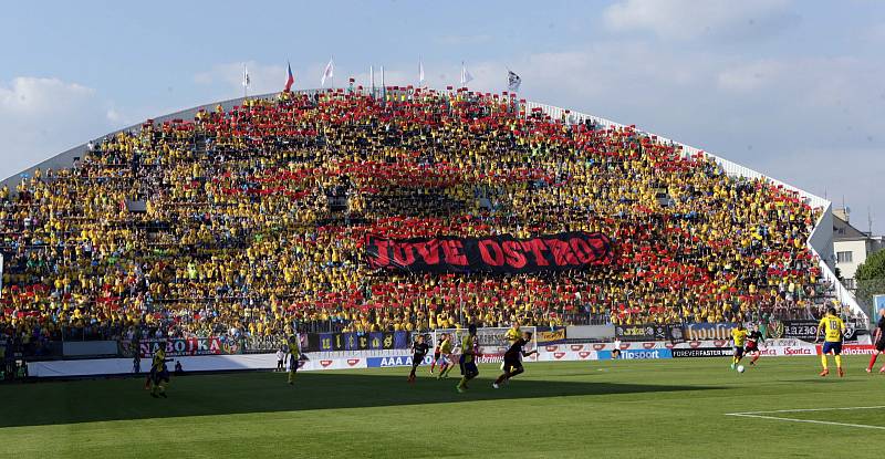 Fanoušci Opavy na Andrově stadionu v Olomouci