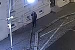Muž okradl spícího v Palackého ulici v Olomouci